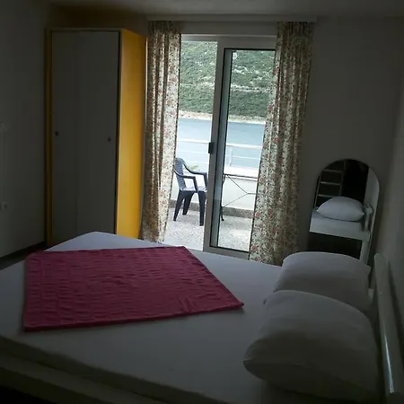 Edina * Neum